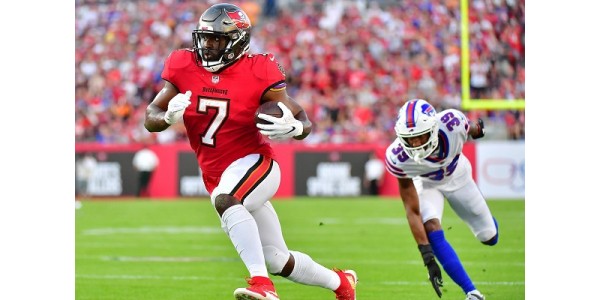 Leonard Fournette ja Tampa Bay Buccaneers allekirjoittivat uuden kolmivuotisen sopimuksen